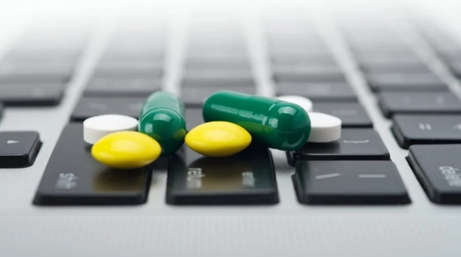 Зеленский подписал закон, который разрешает электронную торговлю лекарствами