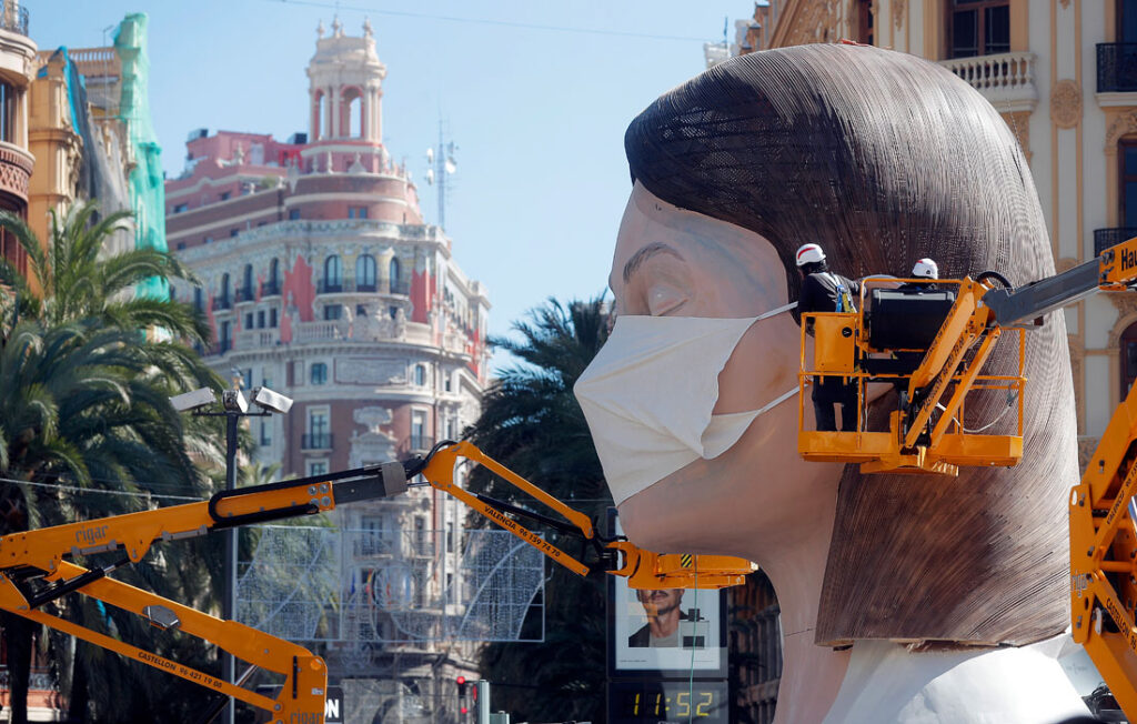 В Испании правительство из-за пандемии коронавируса вводит режим ЧП