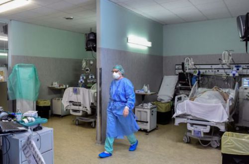 Больницы переполнены: медсестра из Италии рассказала жуткую правду о второй волне COVID-19