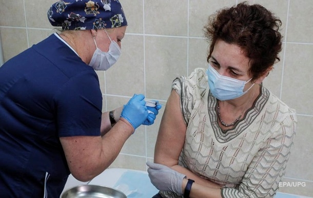 У ещё одного российского медика, которого вакцинировали, выявили коронавирус