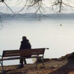 В каком возрасте люди максимально одиноки: результаты исследования