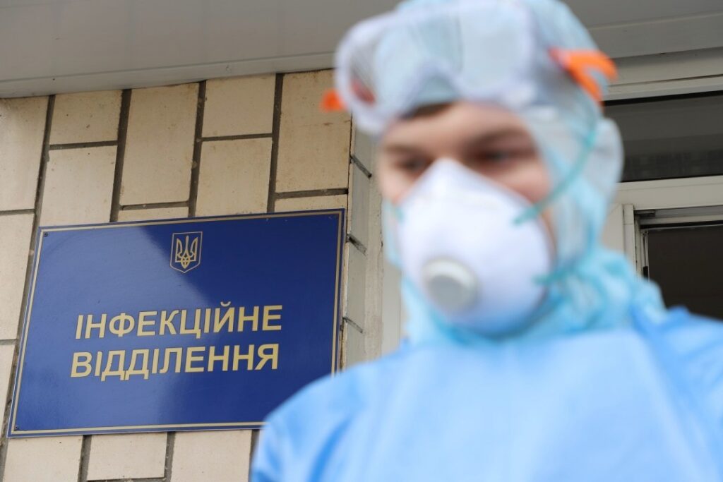 Как изменится ситуация с COVID-19 в Украине под Новый год: прогноз иммунологов