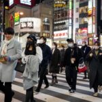 Япония закрывает границы из-за нового штамма COVID