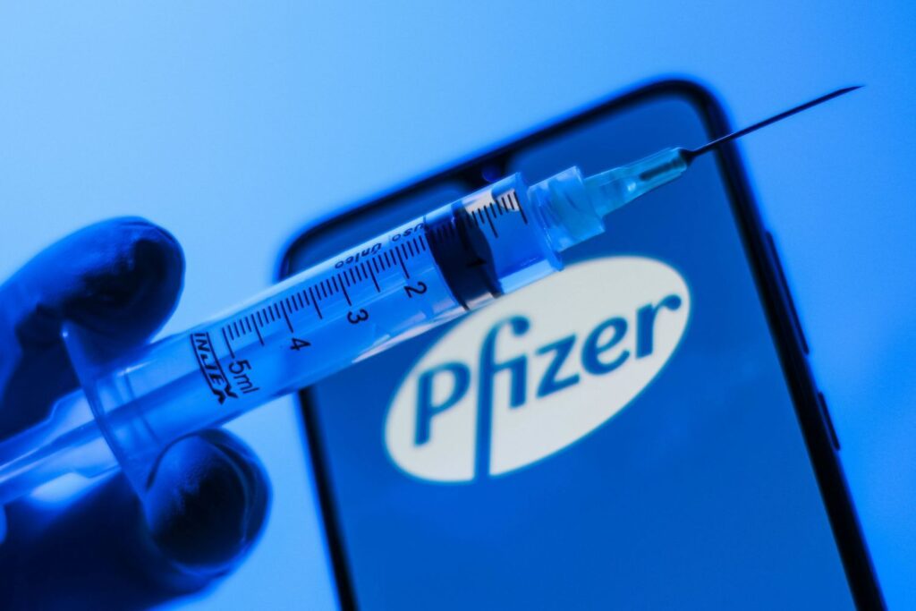 В США выявлена аллергическая реакция на вакцину от Pfizer