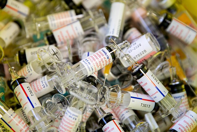 Стало известно, какие категории украинцев первые получат вакцину от коронавируса