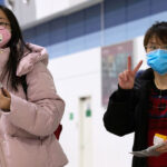 Ученые разъяснили, почему пандемию невозможно остановить с помощью масок