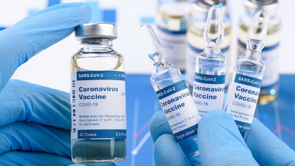 В США определились, кто первый получит COVID-вакцину
