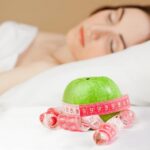 Эксперт назвал идеальный жиросжигатель для похудения во сне