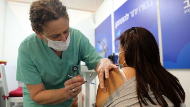 В Израиле анонсировали завершение COVID-вакцинации