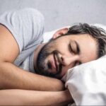 Почему наше тело может непроизвольно вздрагивать во сне