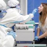 Украинцев призывают при ОРВИ сдавать тест на коронавирус у семейного врача