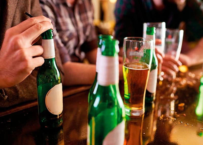 "Озабоченность алкоголем": на сколько лет спиртное сокращает жизнь