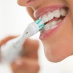 Как правильно чистить зубы: немецкий стоматолог развенчал популярные мифы