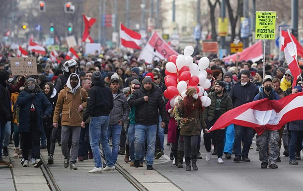 Массовые антиковидные протесты в столице Австрии из-за очередного локдауна