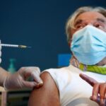 Pfizer планирует заработать $15 млрд на COVID-вакцине