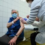 Венгрия начала вакцинацию Спутником V