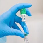 Украинские медики выбрасывают часть COVID-вакцин – СМИ