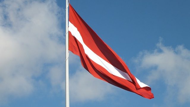 Латвия закрылась на въезд из-за пандемии