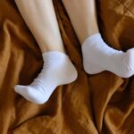 Медики рассказали, почему нельзя спать в носках