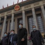 Китай безвозмездно поставляет вакцины в 69 стран – МИД