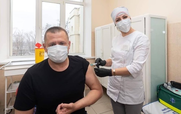 От коронавируса привился первый украинский мэр