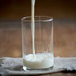 Медики рассказали о пользе молока в борьбе с лишними килограммами