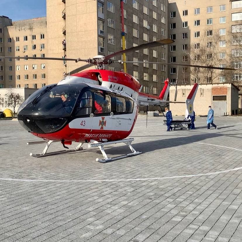 Впервые во Львове задействовали вертолет для доставки тяжелобольного пациента (ФОТО)