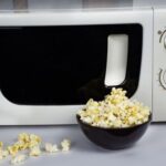 Почему медики не рекомендуют попкорн из микроволновки