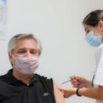 Президент Аргентины вакцинировавшись русской вакциной, заболел на коронавирус