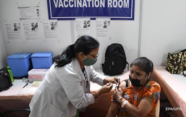 В Индии после COVID-вакцины скончалось 180 человек