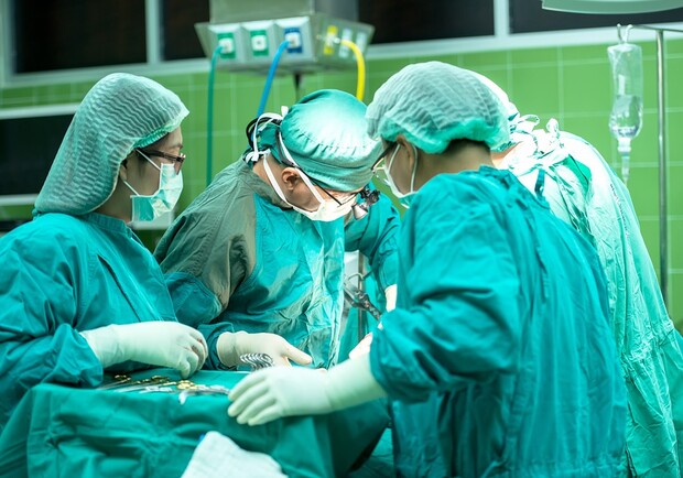 Пациент был в сознании: в Киеве провели уникальную операцию на сердце