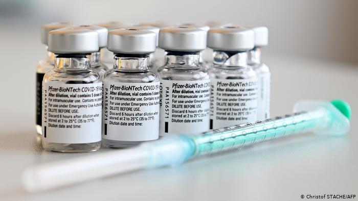 Кто получит прививку препаратом Pfizer и можно ли выбрать вакцину, рассказали в Минздраве
