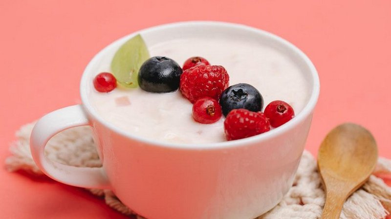 Медики назвали веские причины чаще есть йогурт