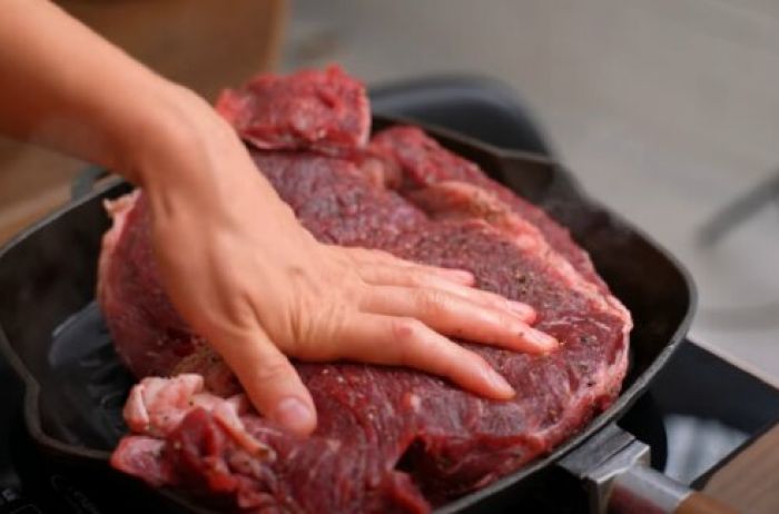 Почему нельзя мыть мясо перед приготовлением – ответ экпертов