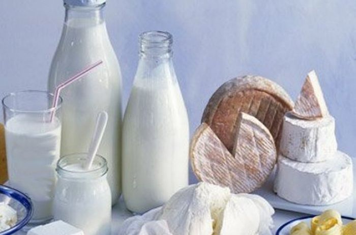В молоко добавляют соду и антибиотики: чем опасен фальсификат