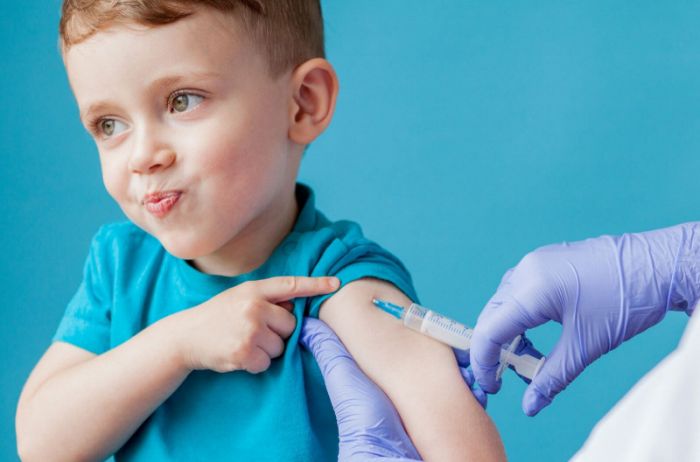 Минздрав предлагает ввести обязательную вакцинацию для школьников