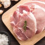 Действует как алкоголь: ученые обнаружили связь между употреблением свинины и циррозом печени
