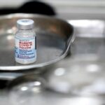 В Японии после прививок вакциной Moderna с примесями умерли двое людей