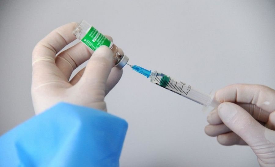 Украинцам рассказали, кому нельзя делать прививку
