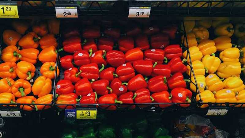 Диетолог объяснила, почему не стоит переплачивать за мытые овощи