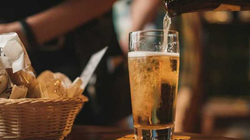 Ученые объяснили, почему опасно регулярно пить пиво после работы