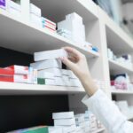 Украинцы массово покупают неэффективные лекарства: список вас удивит