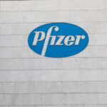 Pfizer адаптирует свою вакцину к штамму “Омикрон”, если он окажется опасным, – Еврокомиссия