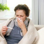 Названы симптомы развития простуды и лучшие методы лечения
