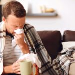 Как нельзя лечить простуду: доктор Комаровский развеял популярные мифы