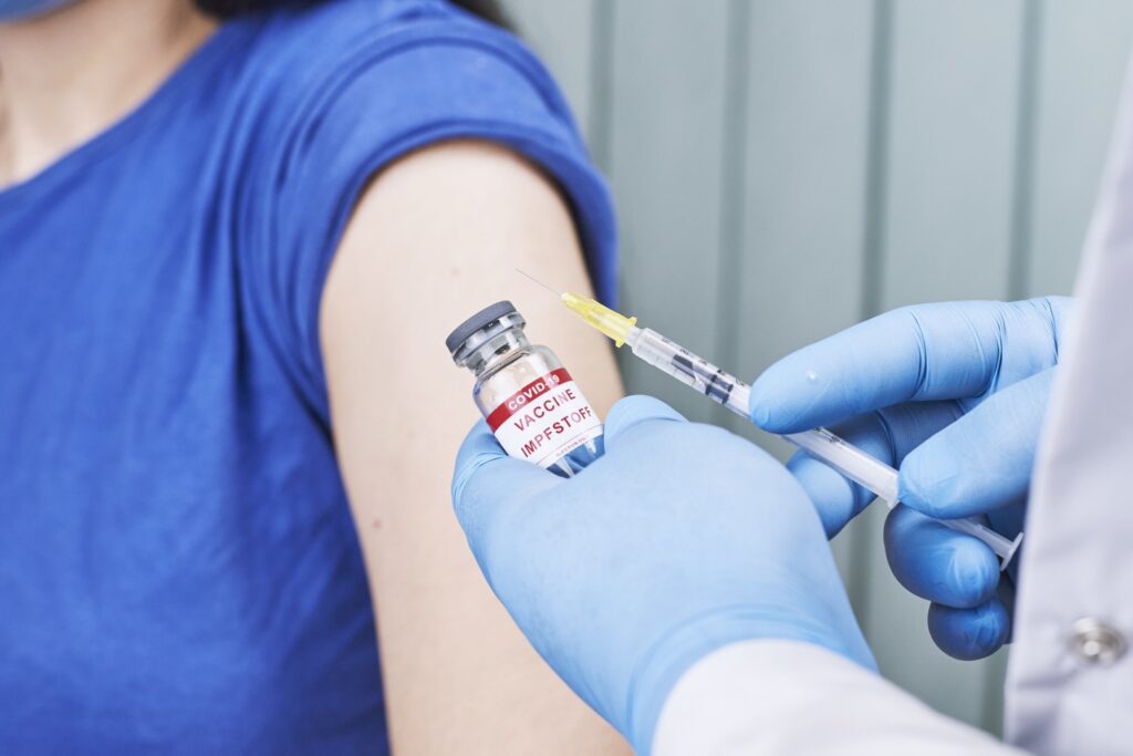Важная информация для вакцинированных, которые всё-таки заболевают COVID