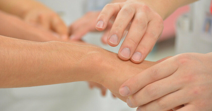 О каких проблемах со здоровьем говорит ломкость и расслоение ногтей (ВИДЕО)