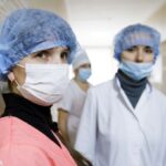 Зарплаты медиков в Украине повысили с 1 января: кому именно и на сколько