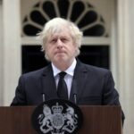 Великобритания не будет вводить новые меры из-за штамма “Омикрон”, – Джонсон