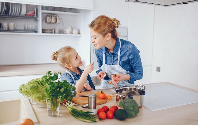 Як привчити дитину їсти більше фруктів та овочів: поради від педіатра